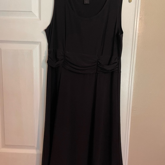 Classy and comfortable work dress. Very versatile. - Picture 2 of 5